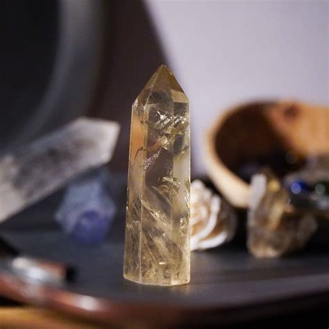 黃水晶柱功效|黃水晶｜Citrine【功效/顏色/評級/脈輪/禁忌/五行